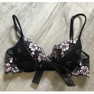 •Victoria Secret’s• RARE COLLECTION BRA🌹